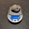 Ambergris con bilancia su ardesia